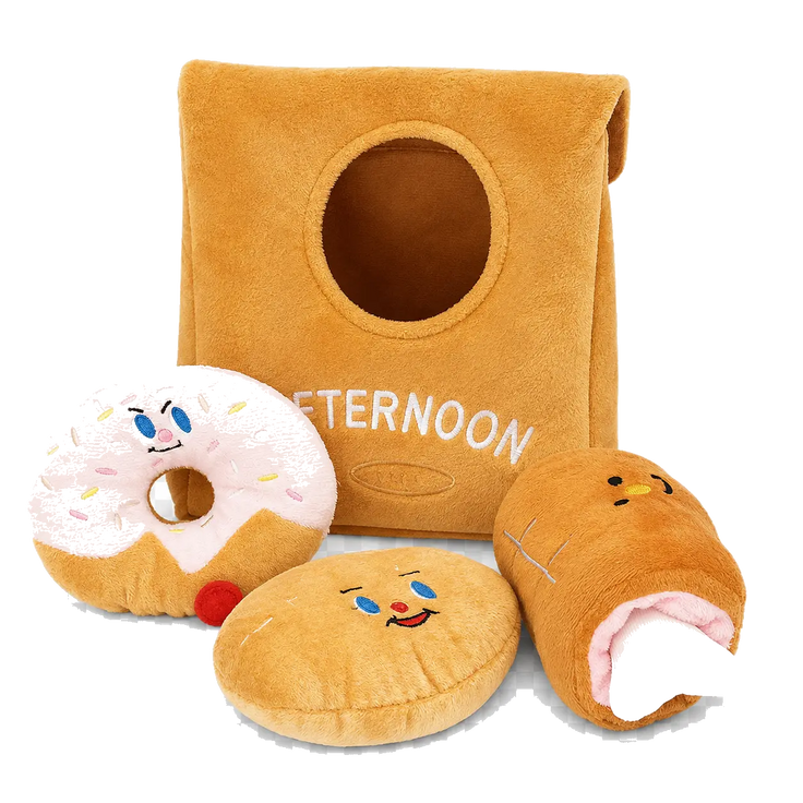 Toasted Bakery Set hide-and-seek plush toy set on transparent background